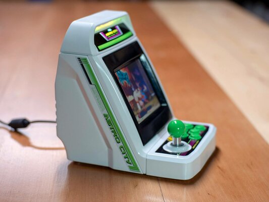 Sega выпустила миниатюрный игровой автомат на 36 игр