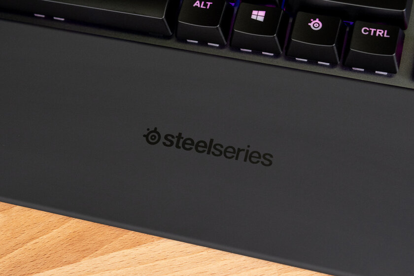 Обзор SteelSeries Apex 5: дисплей вместо индикаторов — Отзыв после двух недель использования. 1