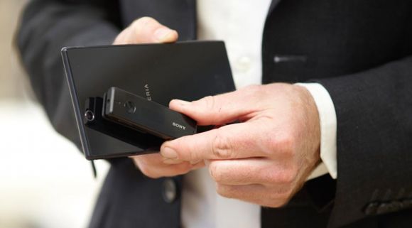 6,44-дюймовый Sony Xperia Z Ultra поставляется с уникальным компаньоном