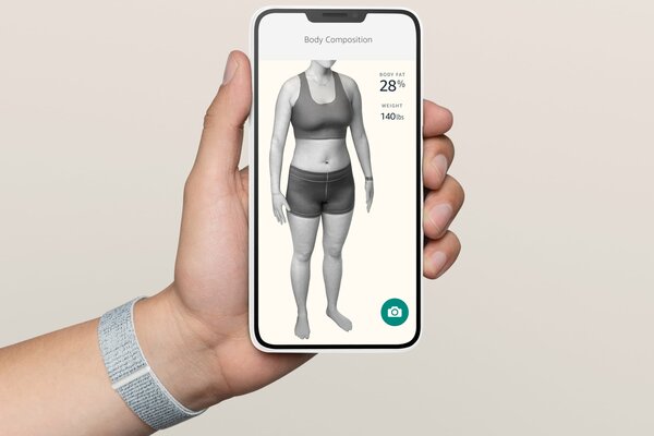 Amazon выпустила свой первый фитнес-браслет: без дисплея, но по подписке