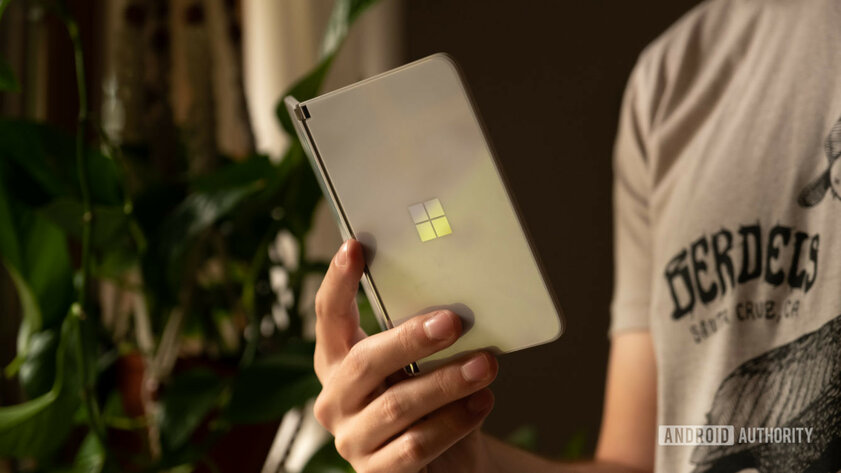Обзор Microsoft Surface Duo в реальной жизни: совсем не похожий на другие