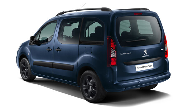 Объявлены российские цены на Peugeot Partner Crossway: новый компактвэн для путешествий