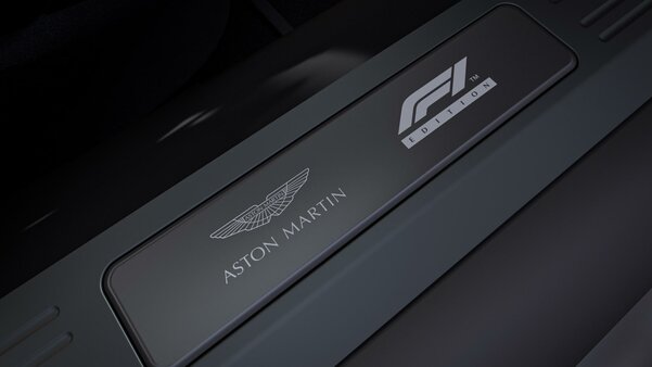 Aston Martin представила Vantage F1 Edition — дорожную версию сейфти-кара F1 Vantage