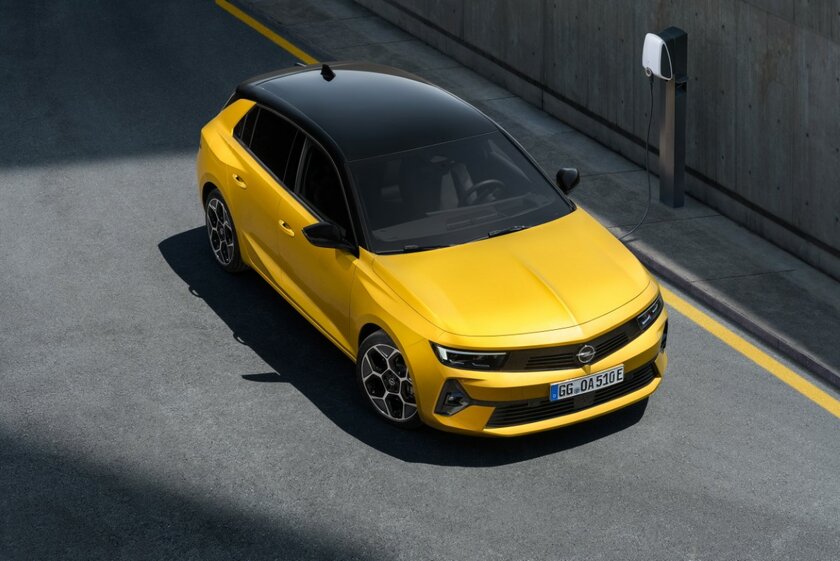 Opel представила Astra 6-го поколения: на новой платформе, с гибридом и в стильном кузове