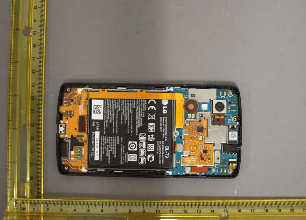 В сеть опубликованы живые фотографии предполагаемого смартфона LG Nexus 5