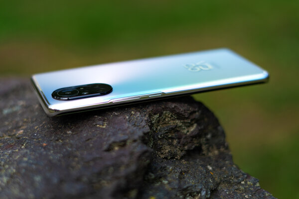 Смартфоны Huawei уже не те? Обзор Nova 8, который удивляет во всех смыслах — Внешний вид. 6