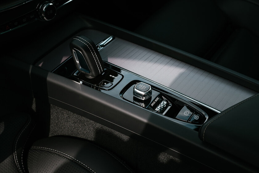 Экстаз электродвигателя и ДВС. Тест-драйв плагин-гибрида Volvo XC60 Recharge (2021) — Интерьер и экстерьер. 18
