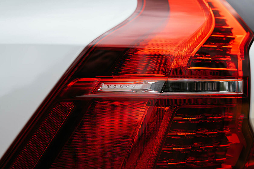 Экстаз электродвигателя и ДВС. Тест-драйв плагин-гибрида Volvo XC60 Recharge (2021) — В путь. 1