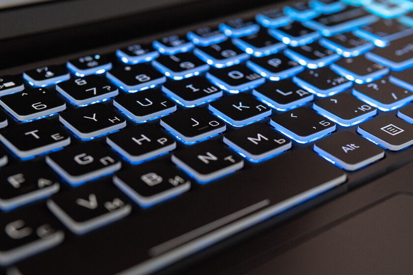 Игровой ноутбук по цене видеокарты. Обзор Acer Nitro 5 — Клавиатура и тачпад. 2
