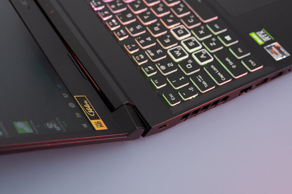 Игровой ноутбук по цене видеокарты. Обзор Acer Nitro 5 — Внешний вид и эргономика. 2