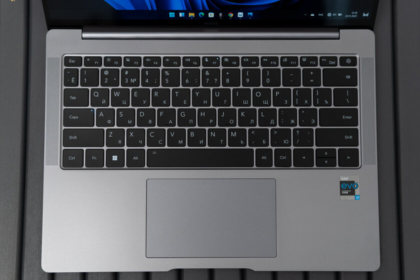 Лучший ноутбук на Windows 11? Две недели с HONOR MagicBook View 14 — Клавиатура и биометрия. 1