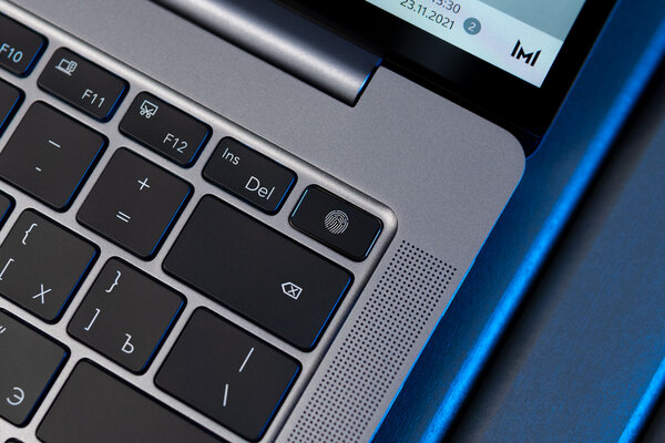 Лучший ноутбук на Windows 11? Две недели с HONOR MagicBook View 14 — Клавиатура и биометрия. 3