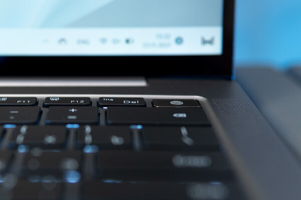 Лучший ноутбук на Windows 11? Две недели с HONOR MagicBook View 14 — Клавиатура и биометрия. 4