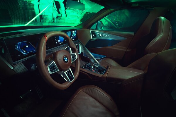 BMW показала дизайн своих будущих автомобилей в Concept XM. Угловато и монструозно