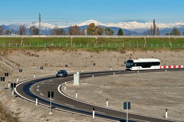 В Италии построили трассу с беспроводной зарядкой для электромобилей