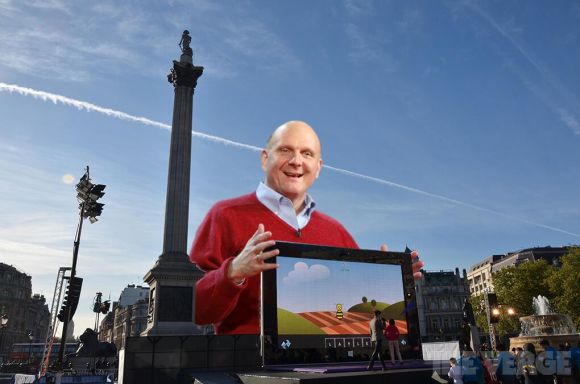 383-дюймовый планшет в центре города Лондона от компании Microsoft