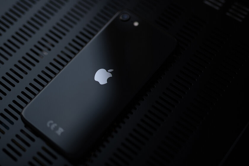 Apple специально ухудшила iPhone SE, чтобы продавать дорогие модели. Абсурдно