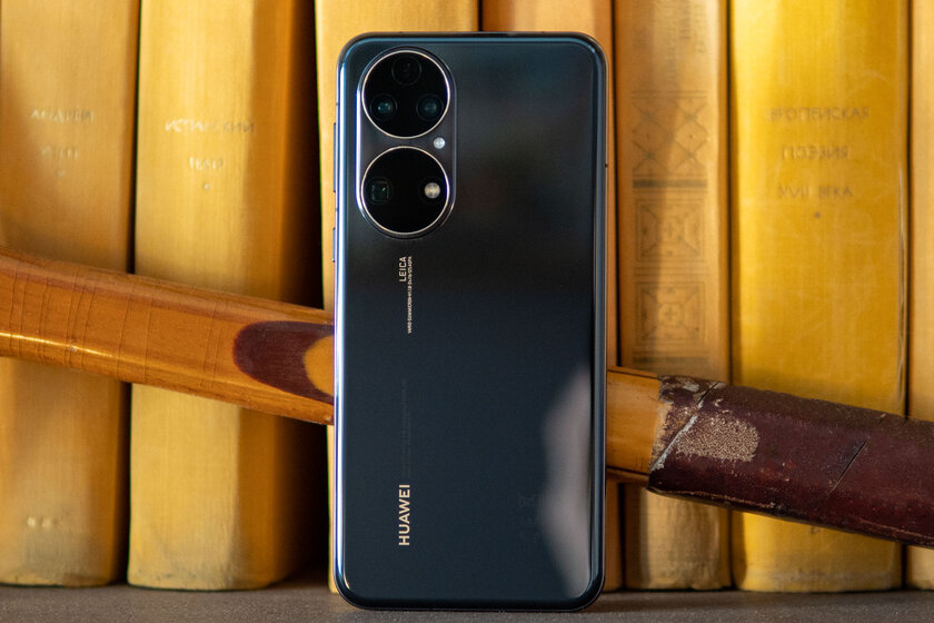 Топ телефонов с хорошей камерой в 2023: любой конкурирует с фотоаппаратами — Huawei P50 — 43 990 рублей. 1