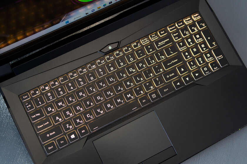 Настольный Intel внутри ноутбука. Обзор HIPER Gaming G16 — Клавиатура и тачпад. 1