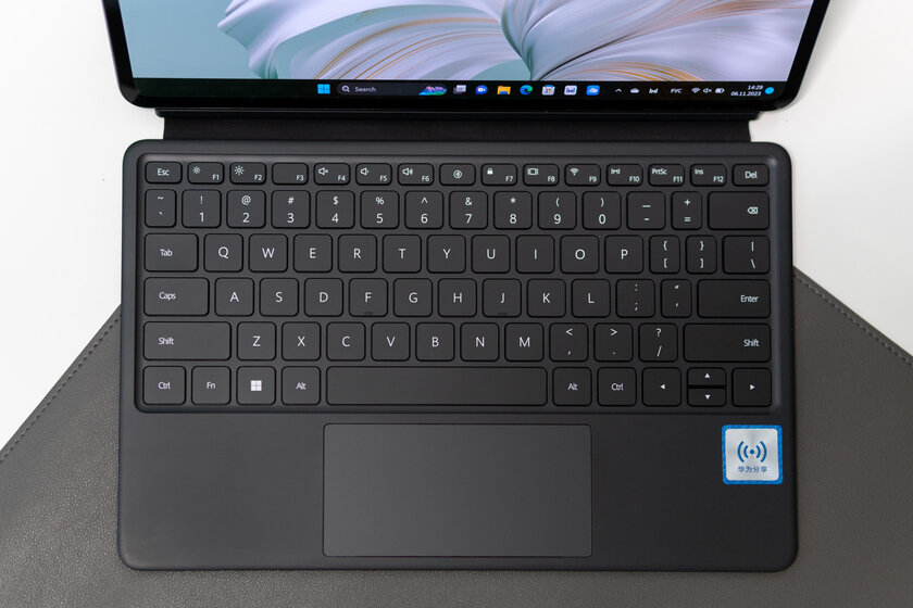 Этот планшет больше ноутбук, чем планшет. Обзор MateBook E (2023) с двумя USB и мощным процессором — Чехол и клавиатура. 4