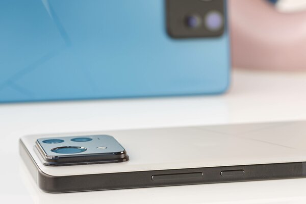 ASUS взяла игровой смартфон и сделала из него обычный. Обзор Zenfone 11 Ultra — Дизайн. 2