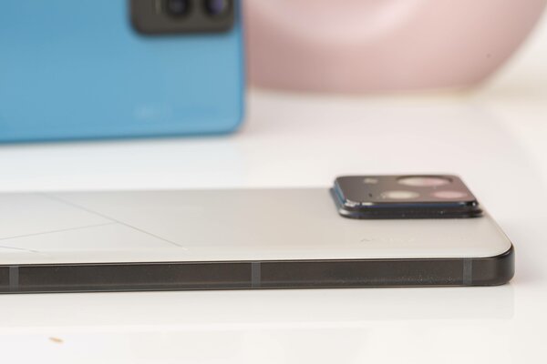ASUS взяла игровой смартфон и сделала из него обычный. Обзор Zenfone 11 Ultra — Дизайн. 5