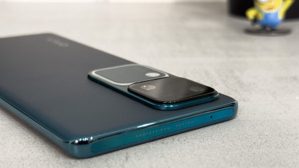 Когда ищешь классический смартфон с мощным железом. Обзор Vivo V30 5G — Внешний вид и комплектация. 4