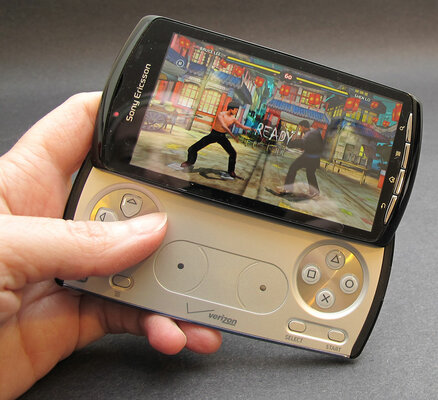 Sony Ericsson делала то, что никто другой не мог. Вспоминаем удивляющие до сих пор смартфоны — Sony Ericsson Xperia Play. 1
