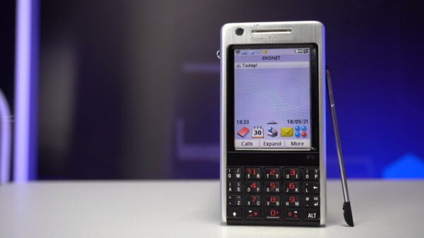 Sony Ericsson делала то, что никто другой не мог. Вспоминаем удивляющие до сих пор смартфоны — Sony Ericsson P1. 1