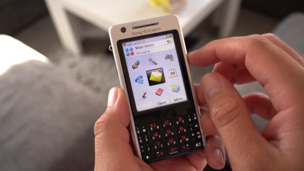 Sony Ericsson делала то, что никто другой не мог. Вспоминаем удивляющие до сих пор смартфоны — Sony Ericsson P1. 2