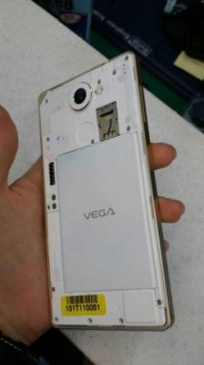 Pantech Vega Iron 2: "живые" фотографии