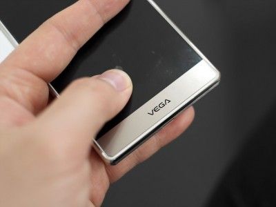 Pantech Vega Iron 2: "живые" фотографии