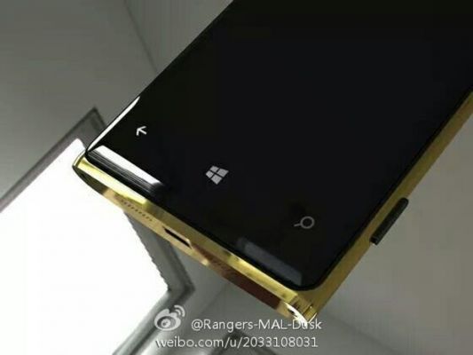 Утекшие фотографии свидетельствуют о возможности выхода Nokia Lumia 920 в золотом корпусе