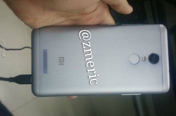 Два неизвестных смартфона от Xiaomi показались на фото