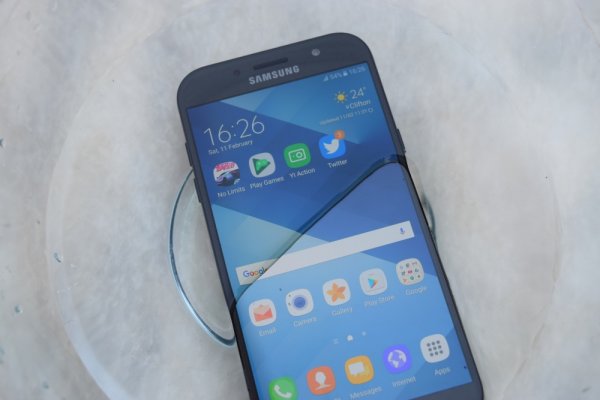 Обзор Samsung Galaxy A7 (2017) — Защита от воды. 1