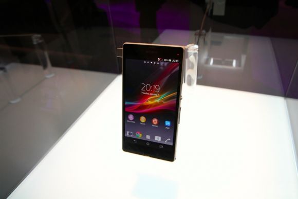 CES 2013: Sony представила два новых смартфона