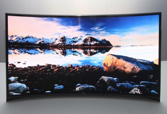 Samsung и LG показали первые в мире изогнутые OLED-телевизоры