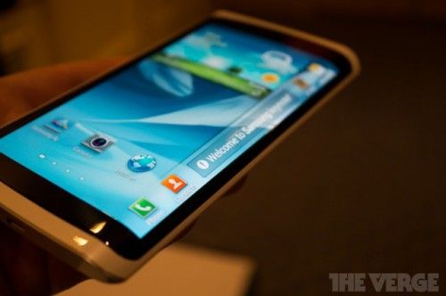 Первая информация о смартфоне с гибким дисплеем от Samsung
