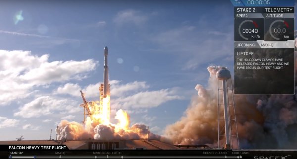 SpaceX успешно запустила в космос сверхракету Falcon Heavy