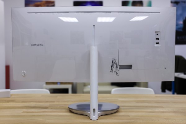 Обзор изогнутого 34" монитора Samsung серии CJ79