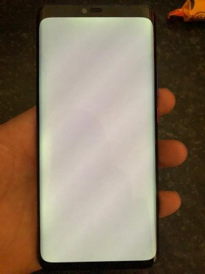 Huawei Mate 20 Pro страдает зеленым свечением