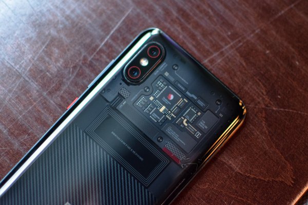 Презентация Xiaomi: Mi 8 Pro и несколько приятных мелочей к Новому году