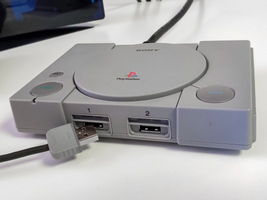 Мода на ностальгию: первый взгляд на PlayStation Classic