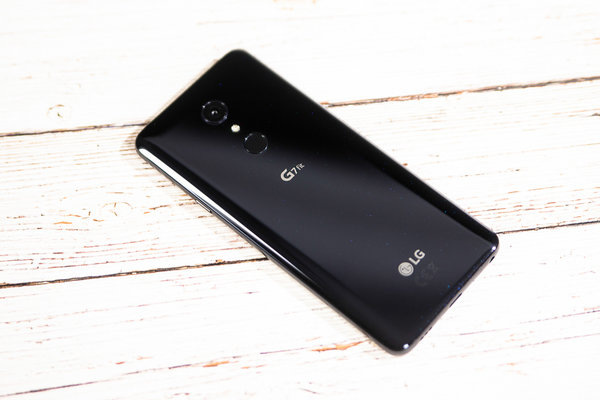 Защищенный середняк: обзор LG G7 Fit