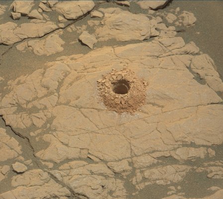 Марсоход Curiosity начал исследовать глинистую почву кратера Гейла
