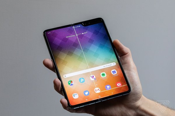 Samsung отложила выпуск Galaxy Fold из-за проблем с экраном