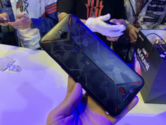 Nubia представила Red Magic 3: геймерский смартфон с активной системой охлаждения