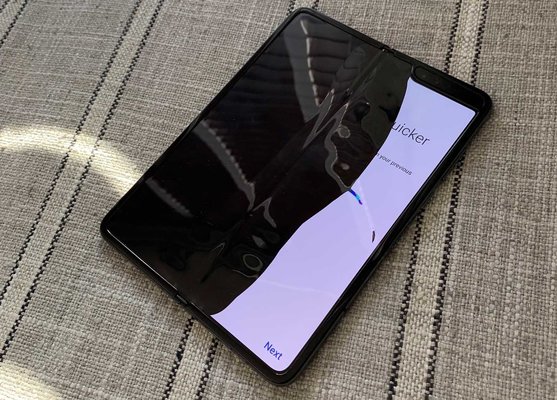 Samsung затягивает выход Galaxy Fold на неопределённый срок