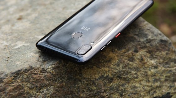 Обзор смартфона ZTE Blade V10 Vita: привлекательность в мелочах — Большой дисплей “с изюминкой”. 6