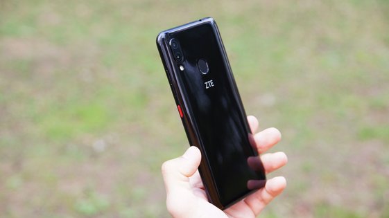 Обзор смартфона ZTE Blade V10 Vita: привлекательность в мелочах — Большой дисплей “с изюминкой”. 7